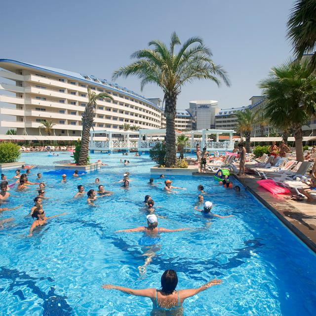 Hotel Crystal Admiral Resort Suites & Spa