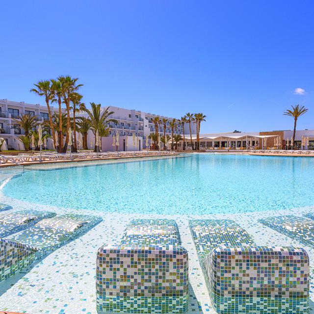 Grand Palladium White Island Resort & Spa