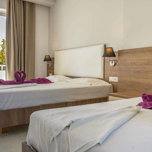 Hotel Stamos Plus